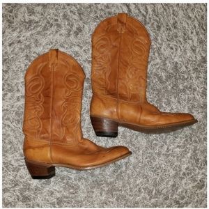 Great Condition. Women's Cognac Color Cowboy Boots, Size 9. Please View All Phot